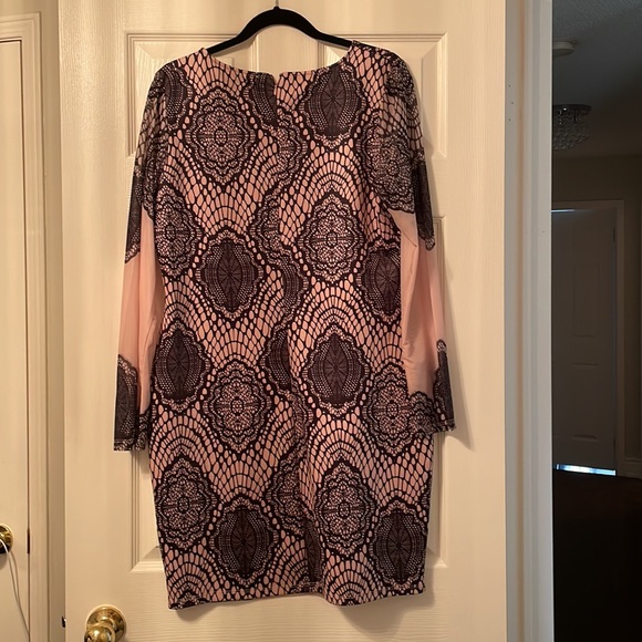 London Size 12 - Picture 2 of 5